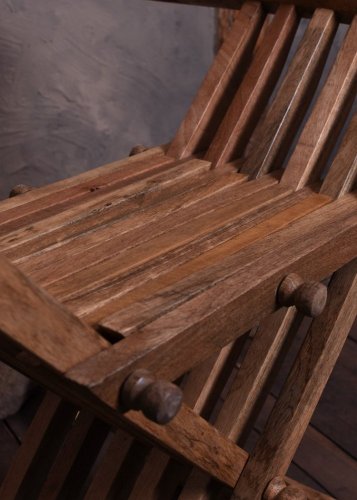 Stredoveká skladacia stolička