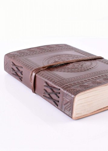 Kožený zápisník so stredovekým vzorom